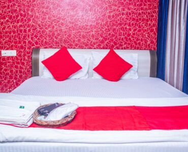 Book AC Deluxe Double Beded Room near Kolkata Airport-Babul Hotel