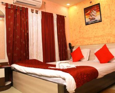 book standard double bed room AC near kolkata airport
